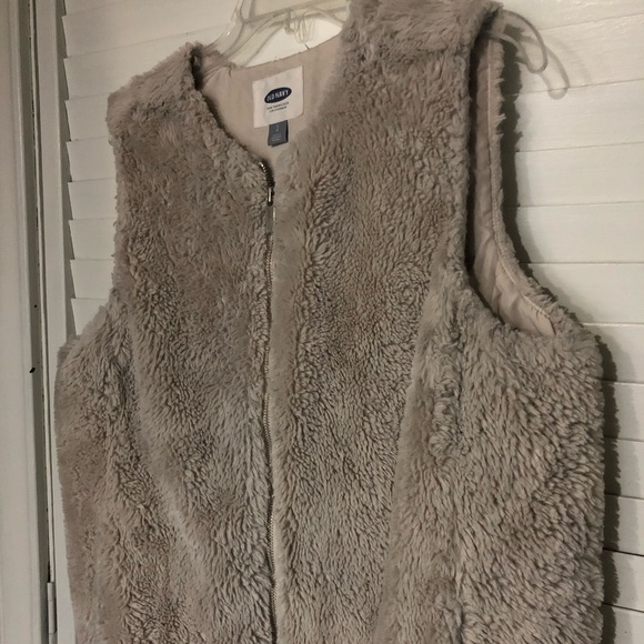 Old Navy Ladies Faux Fur Vest LG - Picture 1 of 5